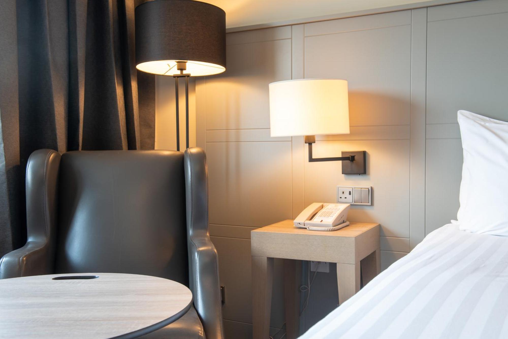 Holiday Inn Edinburgh Zoo By Ihg Exterior photo