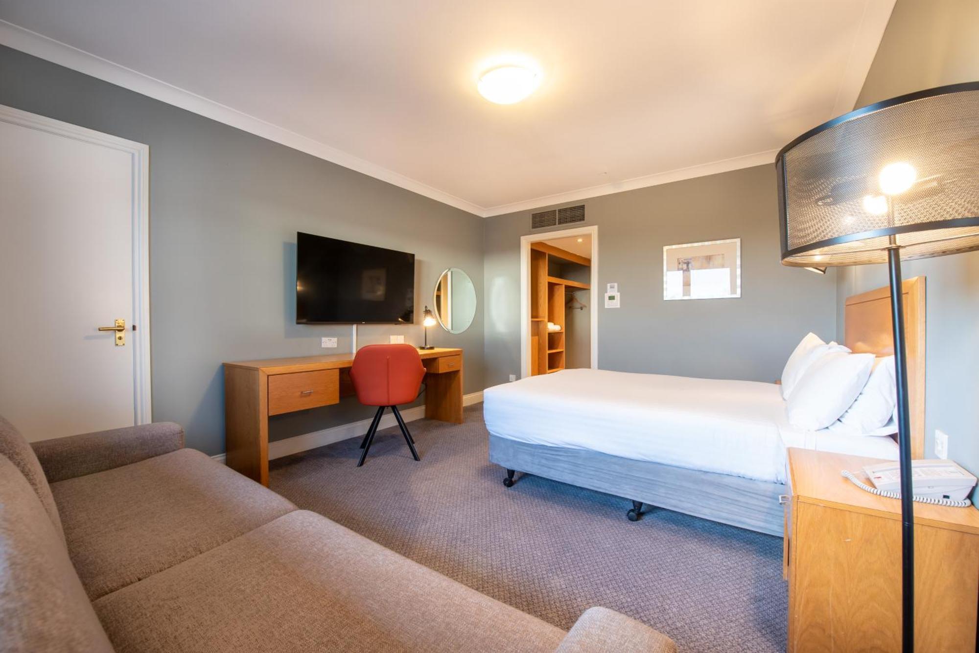 Holiday Inn Edinburgh Zoo By Ihg Exterior photo