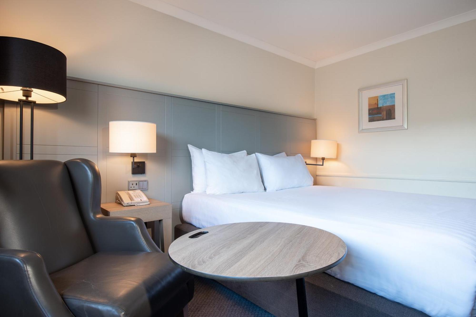 Holiday Inn Edinburgh Zoo By Ihg Exterior photo