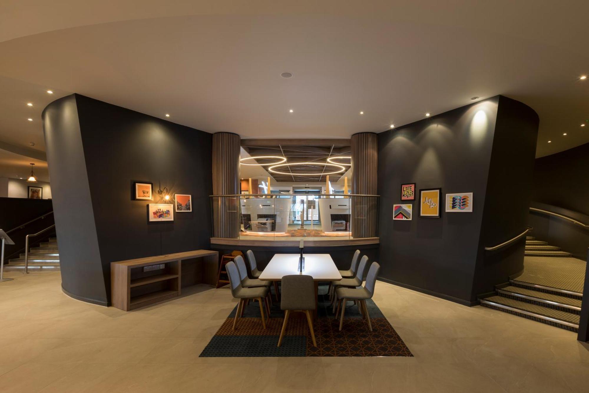 Holiday Inn Edinburgh Zoo By Ihg Exterior photo