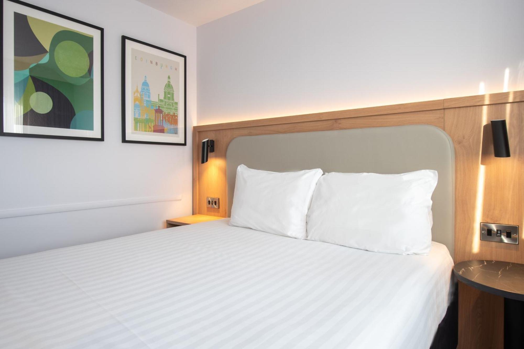 Holiday Inn Edinburgh Zoo By Ihg Exterior photo