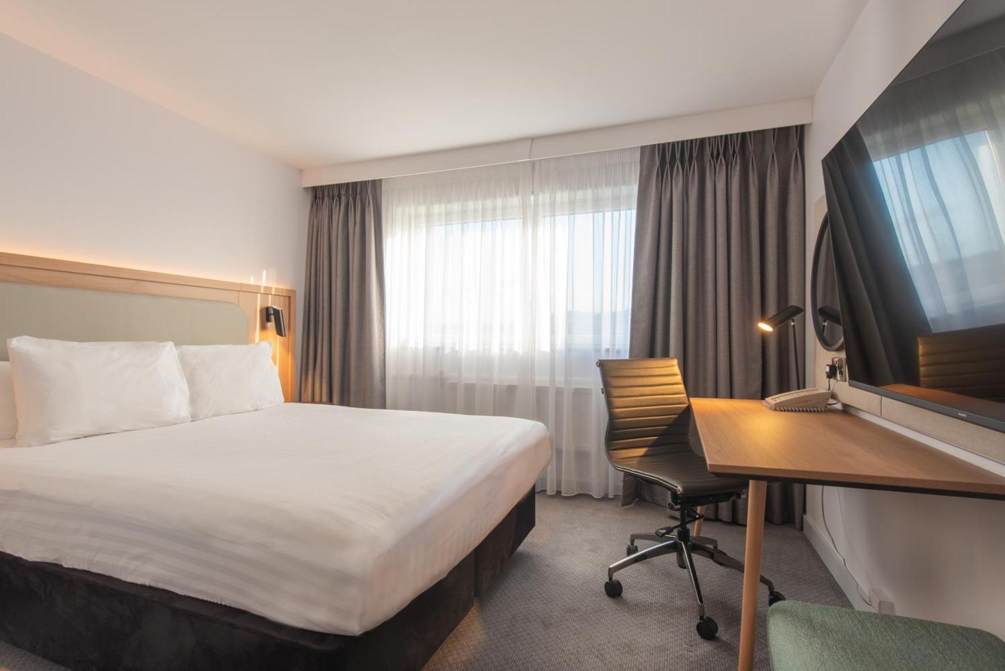 Holiday Inn Edinburgh Zoo By Ihg Exterior photo