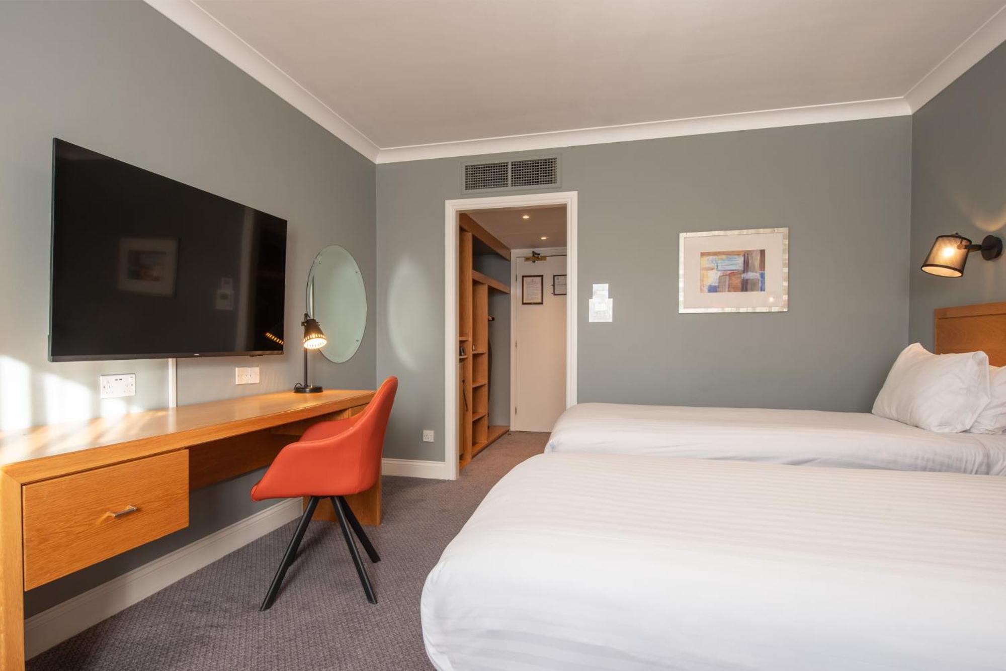 Holiday Inn Edinburgh Zoo By Ihg Exterior photo