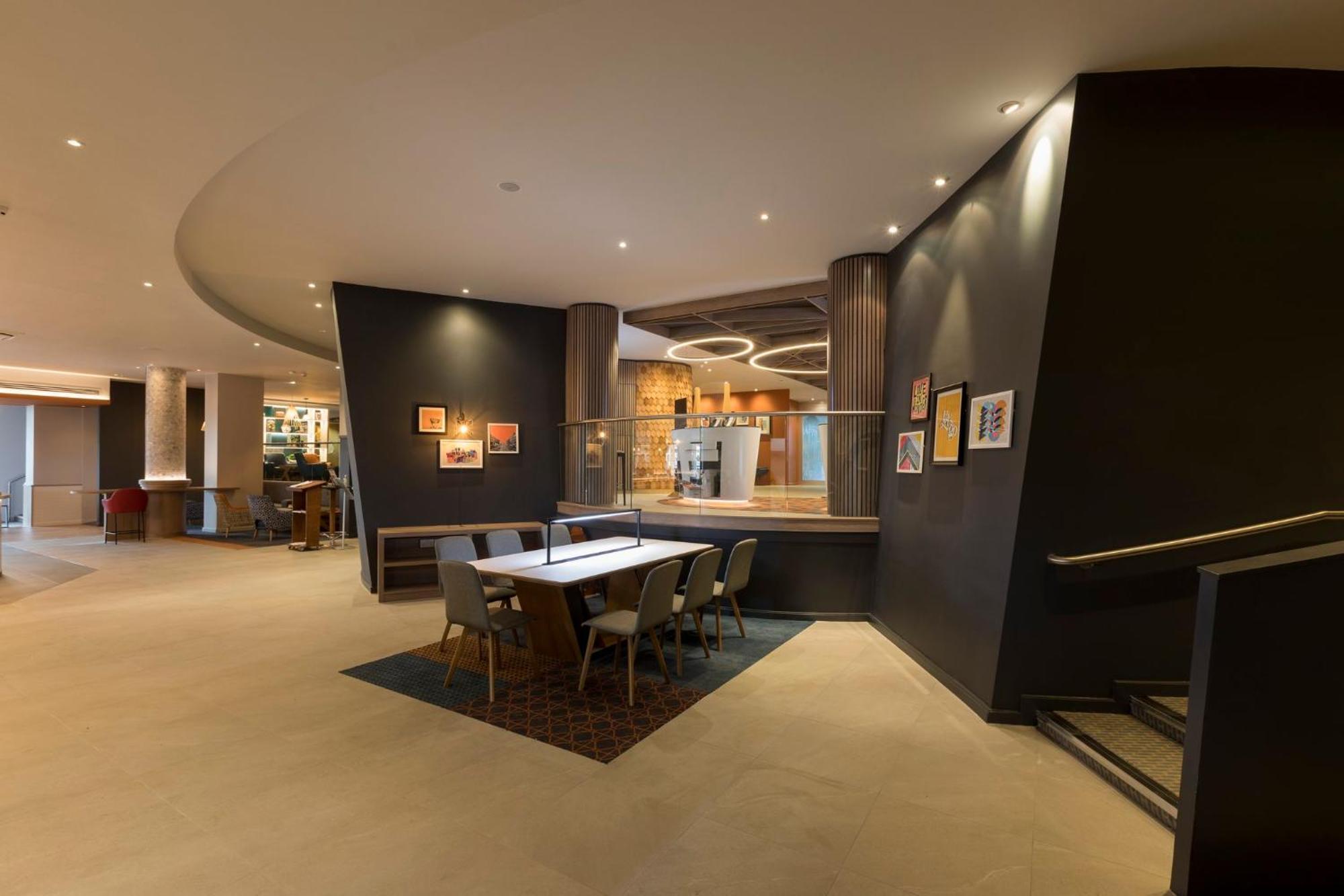 Holiday Inn Edinburgh Zoo By Ihg Exterior photo