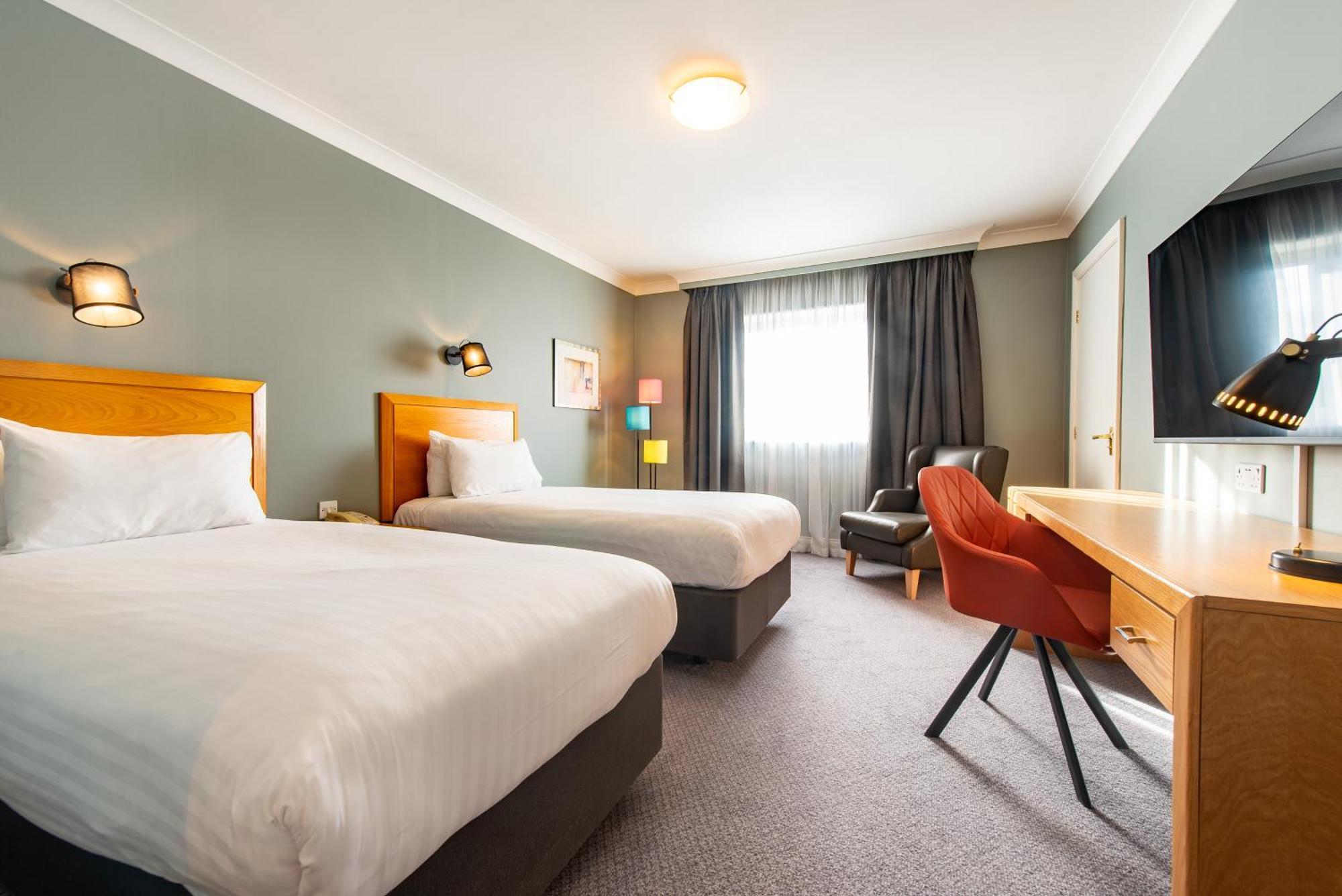 Holiday Inn Edinburgh Zoo By Ihg Exterior photo