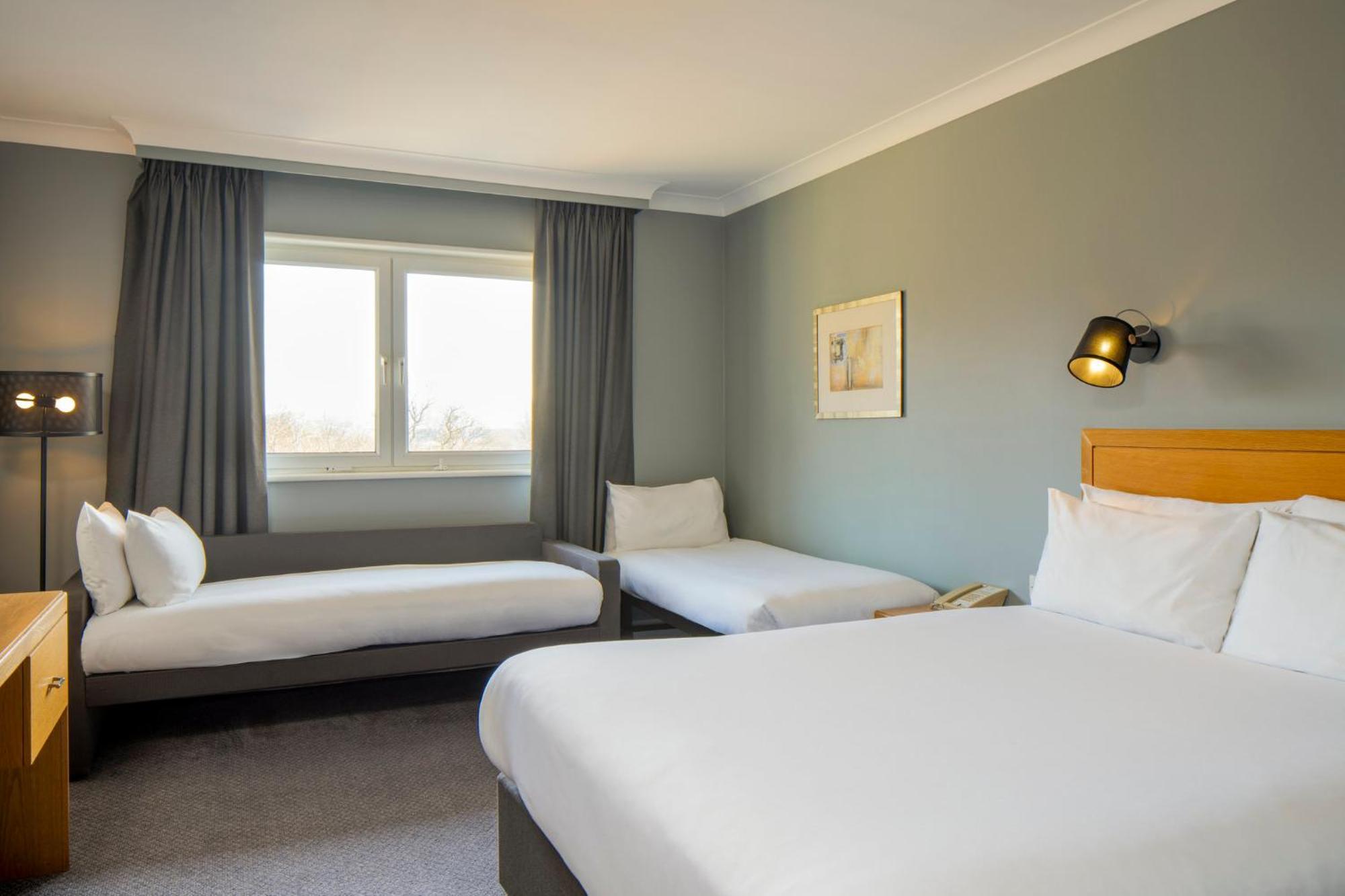 Holiday Inn Edinburgh Zoo By Ihg Exterior photo