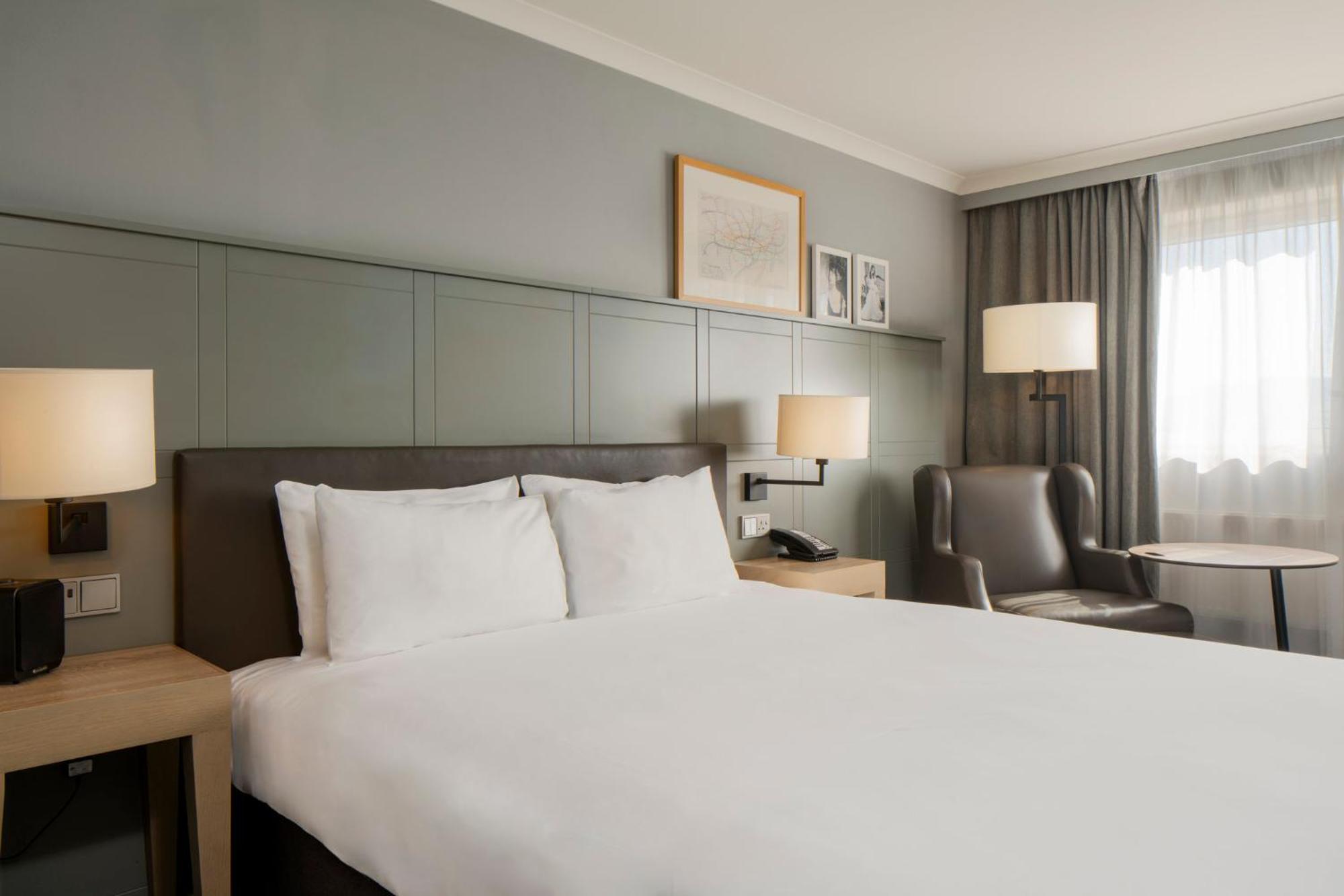 Holiday Inn Edinburgh Zoo By Ihg Exterior photo
