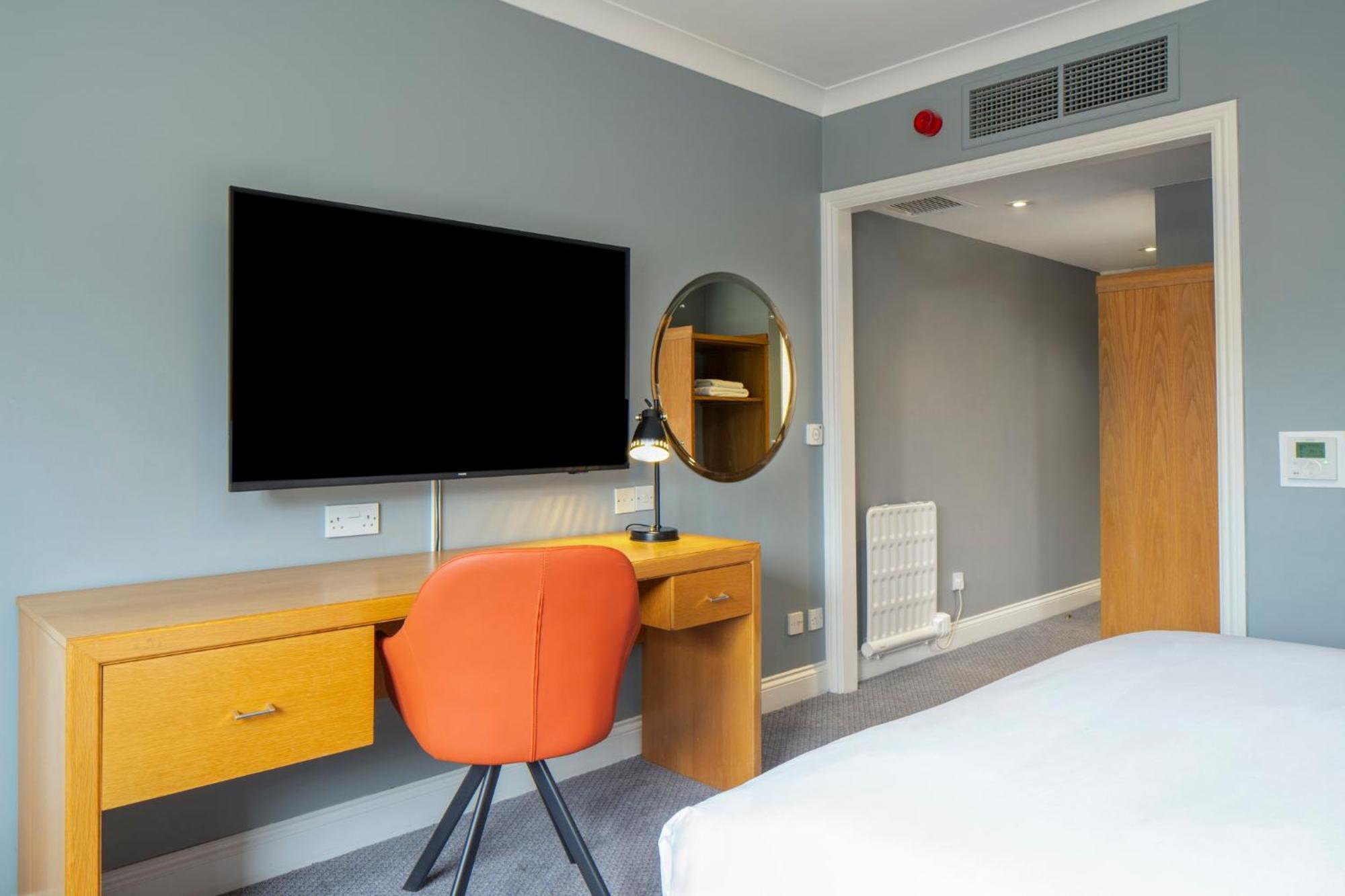 Holiday Inn Edinburgh Zoo By Ihg Exterior photo