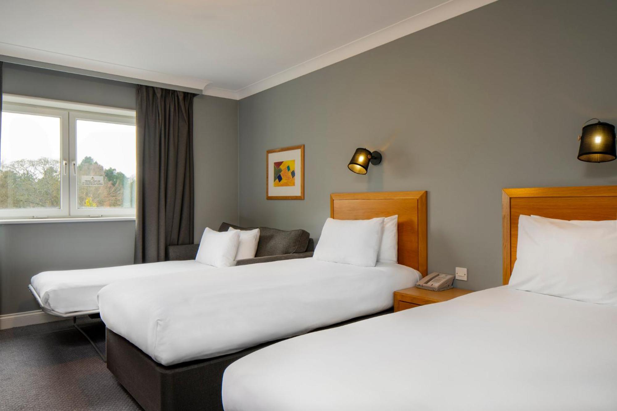 Holiday Inn Edinburgh Zoo By Ihg Exterior photo